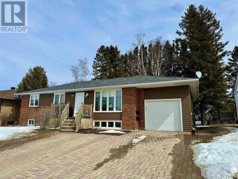 19 Albany St, House detached with 5 bedrooms, 2 bathrooms and null parking in Kapuskasing ON | Card Image