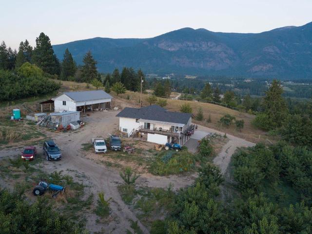 1237 32nd Avenue S, Home with 5 bedrooms, 3 bathrooms and null parking in Central Kootenay B BC | Image 4