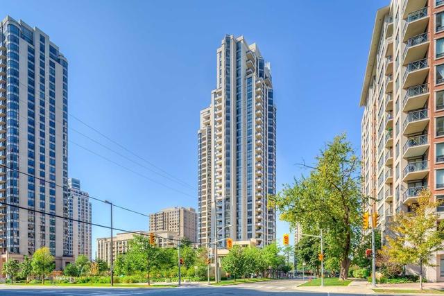 1129 - 500 Doris Ave, Condo with 2 bedrooms, 2 bathrooms and 1 parking in Toronto ON | Image 2