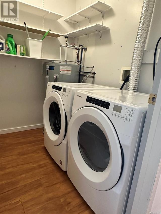 Laundry/utility room | Image 12