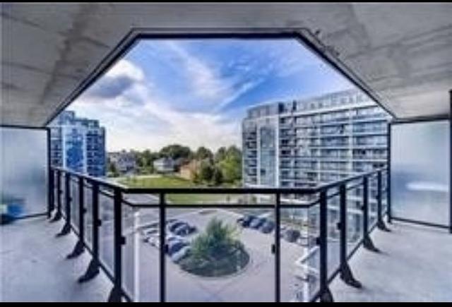 719 - 372 Highway 7 E, Condo with 1 bedrooms, 1 bathrooms and 1 parking in Richmond Hill ON | Image 3