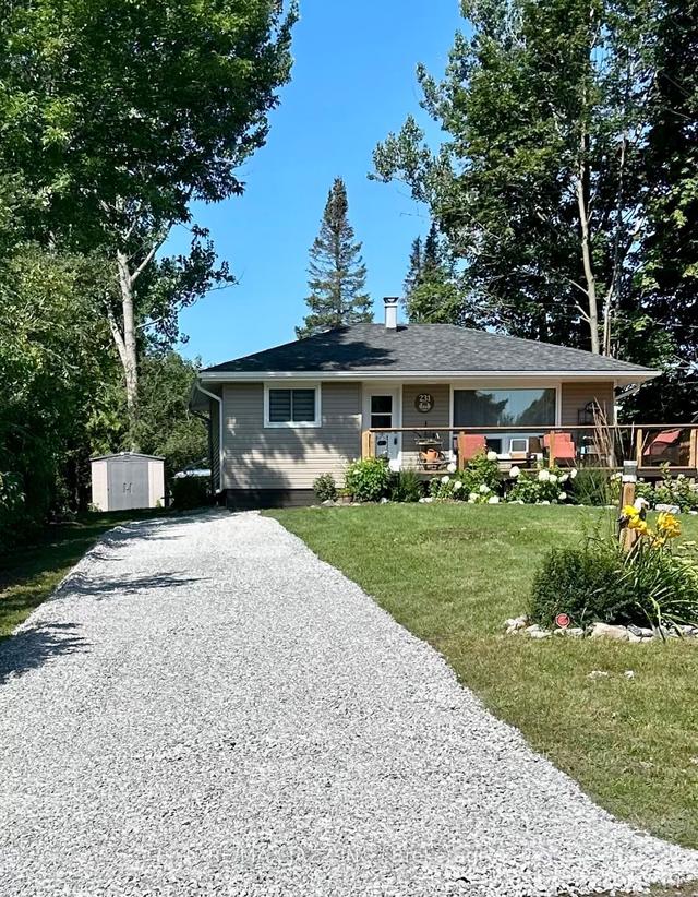 231 Lakeshore Dr, House detached with 2 bedrooms, 1 bathrooms and 10 parking in Kawartha Lakes ON | Image 32