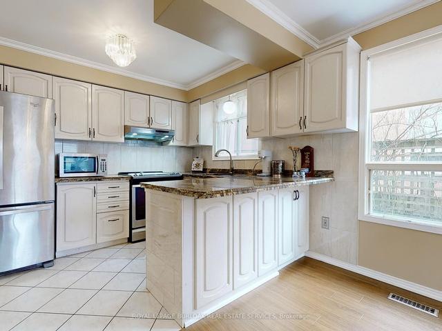 341 Celtic Dr, House detached with 3 bedrooms, 4 bathrooms and 4 parking in Hamilton ON | Image 3