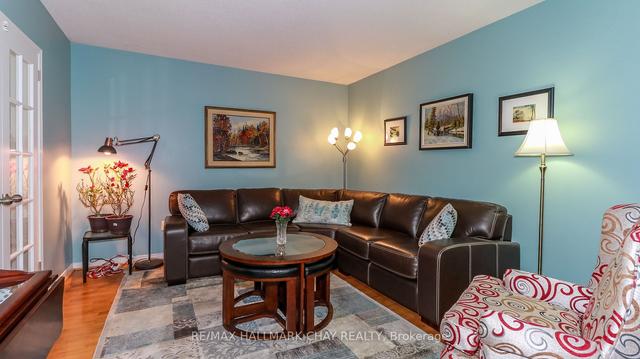 26 Wallace Dr, House attached with 3 bedrooms, 4 bathrooms and 5 parking in Barrie ON | Image 7