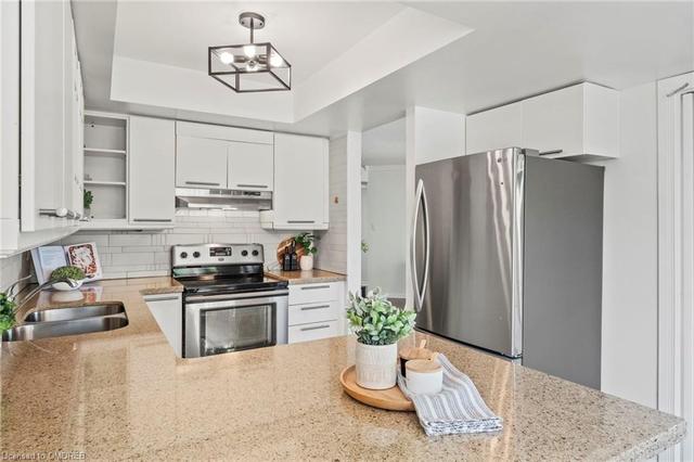 306 - 45 Kingsbridge Garden Circle, House attached with 2 bedrooms, 2 bathrooms and 1 parking in Mississauga ON | Image 6