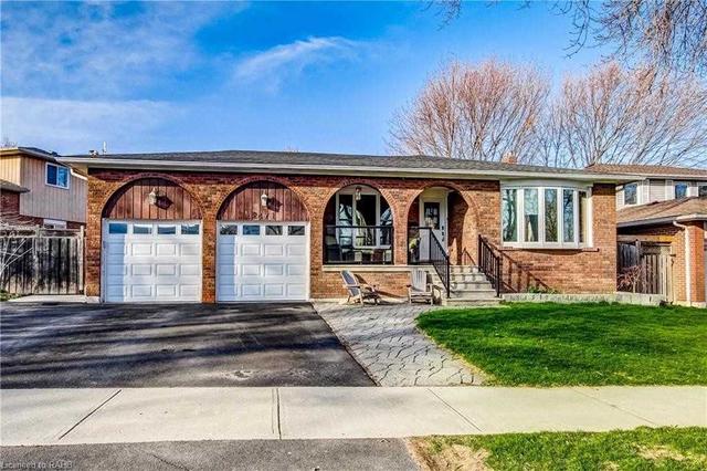 2471 Sinclair Circ, House detached with 3 bedrooms, 4 bathrooms and 6 parking in Burlington ON | Image 1