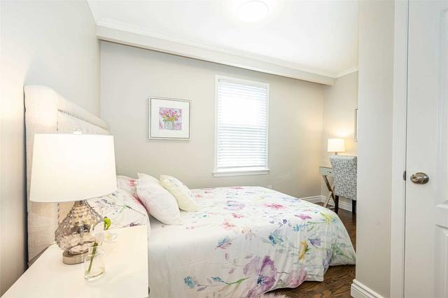 78 Shippigan Cres, House detached with 3 bedrooms, 2 bathrooms and 4 parking in Toronto ON | Image 4