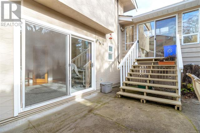 3804 Campus Cres, House detached with 5 bedrooms, 3 bathrooms and 4 parking in Saanich BC | Image 30