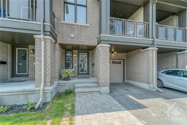 595 Compass Street, Townhouse with 2 bedrooms, 2 bathrooms and 3 parking in Ottawa ON | Image 2