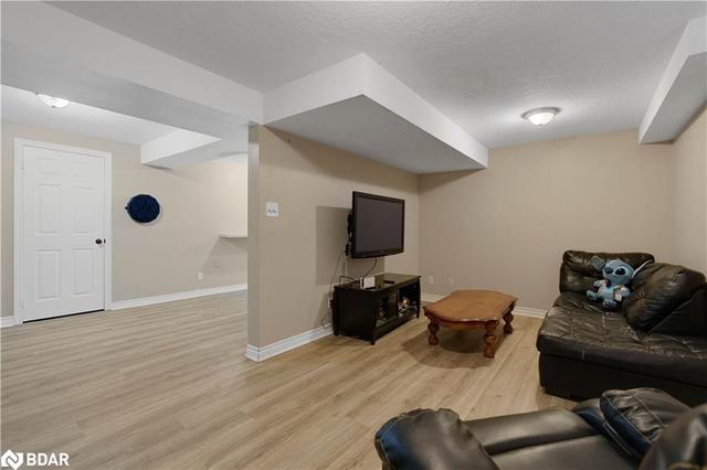 3 Logan Court, House detached with 3 bedrooms, 2 bathrooms and 5 parking in Barrie ON | Image 37