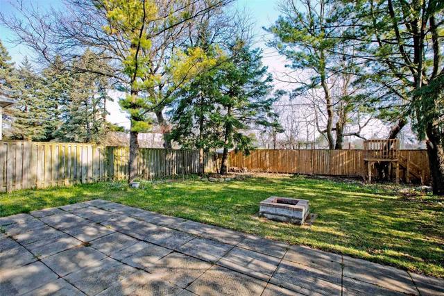 25 Summerside Cres, House detached with 4 bedrooms, 3 bathrooms and 5 parking in Toronto ON | Image 14