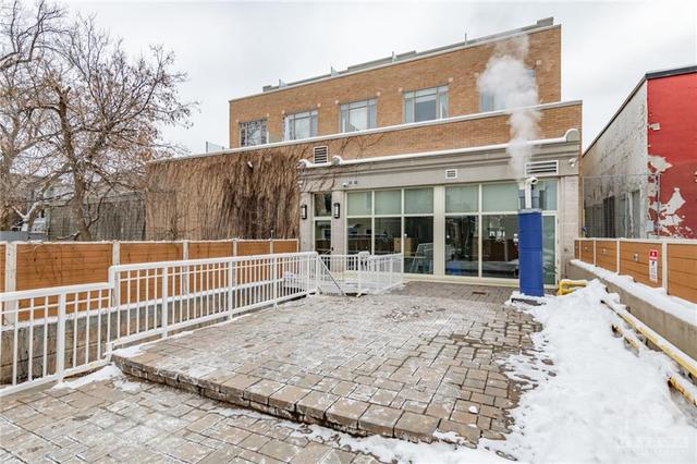 23 - 202 St Patrick Street, Condo with 2 bedrooms, 1 bathrooms and 1 parking in Ottawa ON | Image 2