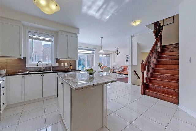 31 Bolsby Crt, House detached with 4 bedrooms, 4 bathrooms and 7 parking in Aurora ON | Image 5