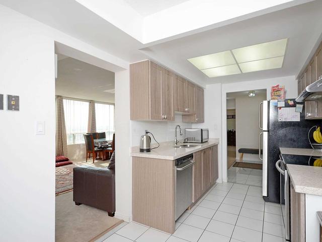 1704 - 135 Hillcrest Ave, Condo with 2 bedrooms, 2 bathrooms and 1 parking in Mississauga ON | Image 13