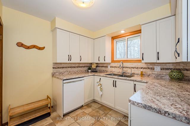 394 Victoria Rd N, House detached with 3 bedrooms, 2 bathrooms and 2 parking in Guelph ON | Image 4
