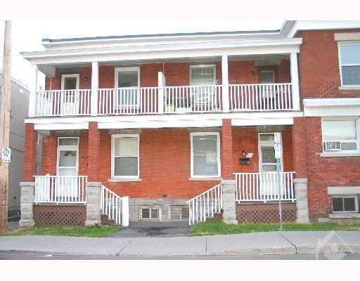 238 Rochester Street, Townhouse with 3 bedrooms, 2 bathrooms and 1 parking in Ottawa ON | Image 1