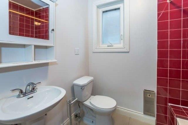upper - 214 Lauder Ave, House detached with 3 bedrooms, 2 bathrooms and 1 parking in Toronto ON | Image 16
