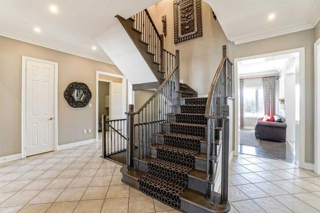 106 Valleycreek Dr, House detached with 5 bedrooms, 6 bathrooms and 8 parking in Brampton ON | Image 3
