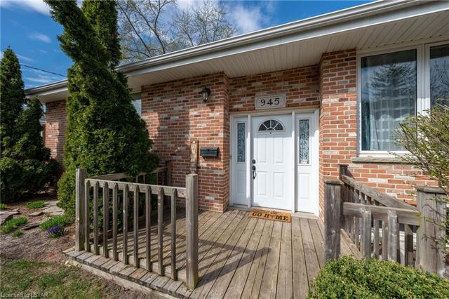 945 Hollands Avenue, House detached with 4 bedrooms, 2 bathrooms and null parking in Sarnia ON | Image 12