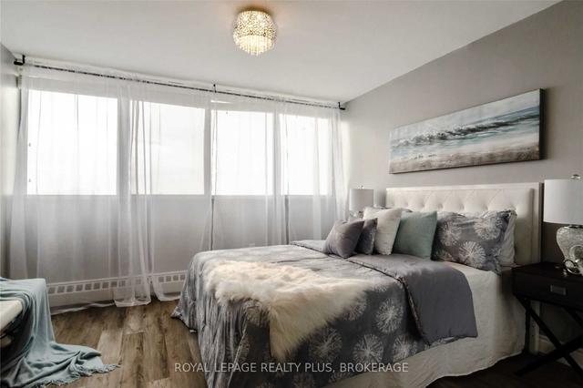 1903 - 530 Lolita Gdns, Condo with 3 bedrooms, 1 bathrooms and 2 parking in Mississauga ON | Image 11