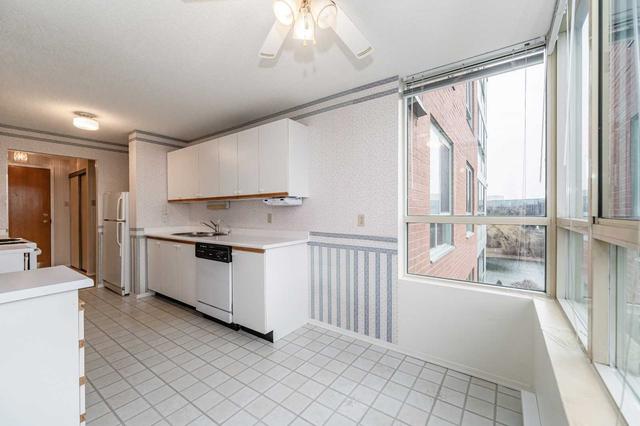 511 - 30 Blue Springs Dr, Condo with 2 bedrooms, 2 bathrooms and 1 parking in Waterloo ON | Image 7