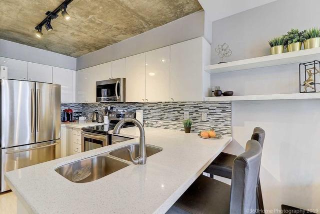 806 - 1029 King St, Condo with 2 bedrooms, 2 bathrooms and 1 parking in Toronto ON | Image 3