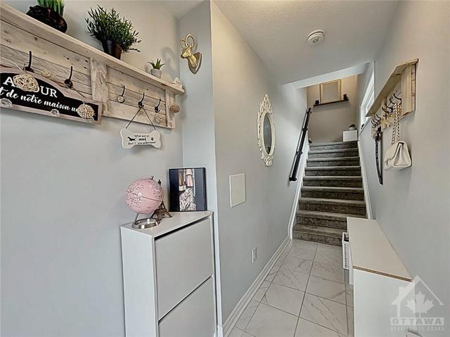 631 Makwa Private, Townhouse with 2 bedrooms, 2 bathrooms and 1 parking in Ottawa ON | Image 3