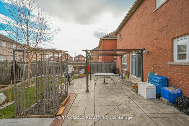 9 Tan Lane, House detached with 3 bedrooms, 4 bathrooms and 6 parking in Brampton ON | Image 21