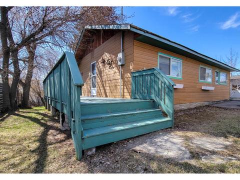 809 14th Street, House detached with 2 bedrooms, 2 bathrooms and null parking in Invermere BC | Card Image