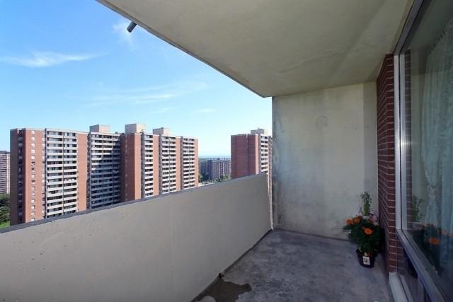 2508 - 5 Massey Sq, Condo with 2 bedrooms, 1 bathrooms and 1 parking in Toronto ON | Image 7