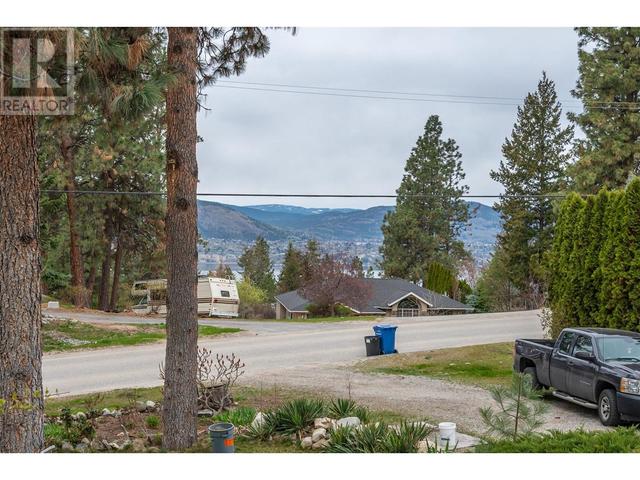 3096 Juniper Drive, House detached with 2 bedrooms, 2 bathrooms and 3 parking in Okanagan Similkameen E BC | Image 2