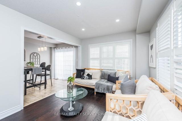 2 Burnstown Circ, House semidetached with 4 bedrooms, 4 bathrooms and 4 parking in Brampton ON | Image 3