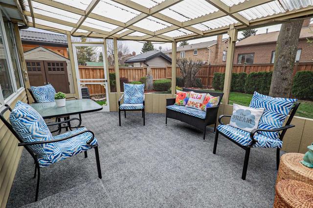 29 Lawndale Cres, House semidetached with 3 bedrooms, 2 bathrooms and 4 parking in Brampton ON | Image 3