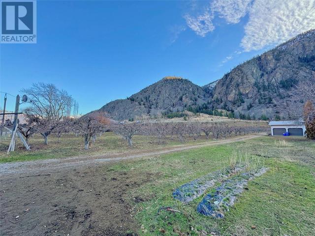 3219 River Road, House detached with 3 bedrooms, 2 bathrooms and 2 parking in Okanagan Similkameen G BC | Image 4