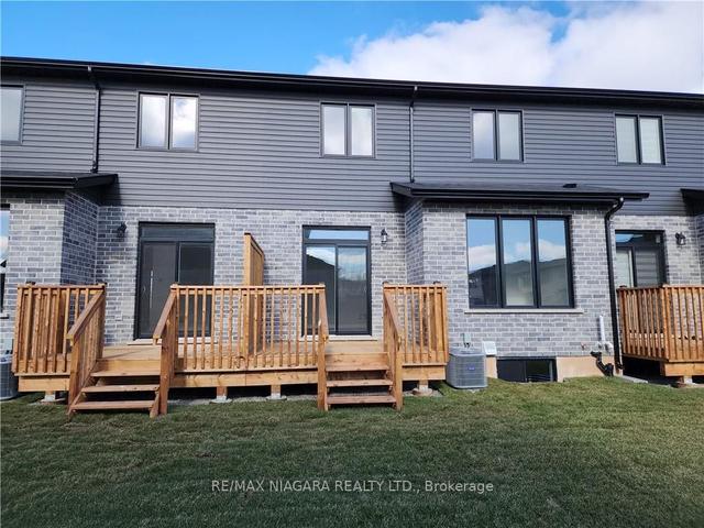 7109 Parsa St, House attached with 3 bedrooms, 4 bathrooms and 2 parking in Niagara Falls ON | Image 11