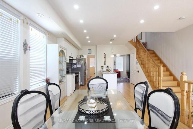 27 City Park Circ, House attached with 3 bedrooms, 4 bathrooms and 2 parking in Vaughan ON | Image 5