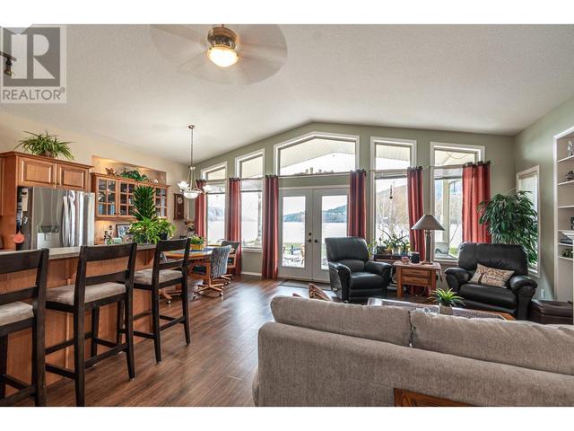 49 Lakeshore Drive, House detached with 3 bedrooms, 3 bathrooms and 2 parking in Vernon BC | Image 3