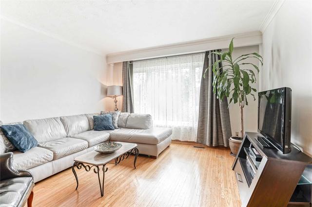 3138 Weston Rd, House semidetached with 3 bedrooms, 1 bathrooms and 3 parking in Toronto ON | Image 8