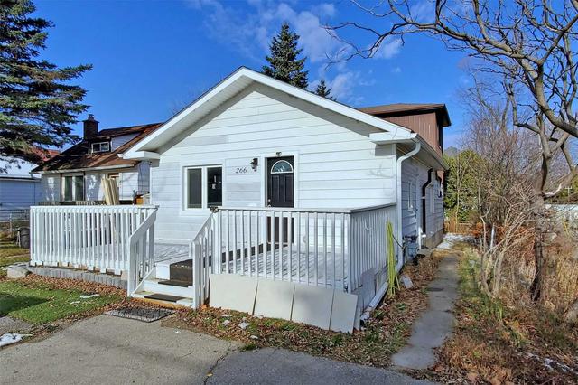 266 Douglas Rd, House detached with 3 bedrooms, 2 bathrooms and 4 parking in Richmond Hill ON | Card Image