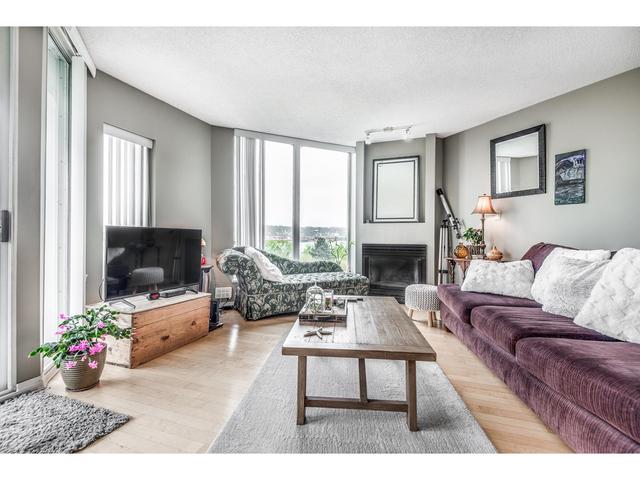 701 - 1135 Quayside Drive, Condo with 3 bedrooms, 2 bathrooms and null parking in New Westminster BC | Card Image