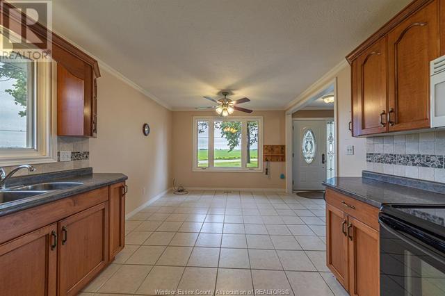 18240 Erie Shores, House detached with 2 bedrooms, 1 bathrooms and null parking in Chatham Kent ON | Image 5