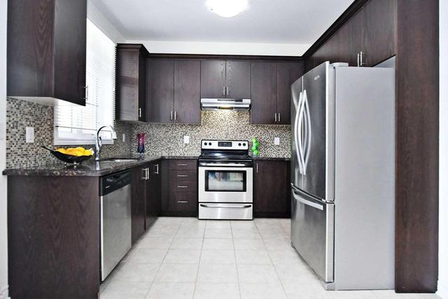 98 Grand Trunk Ave, House attached with 3 bedrooms, 4 bathrooms and 2 parking in Vaughan ON | Image 10