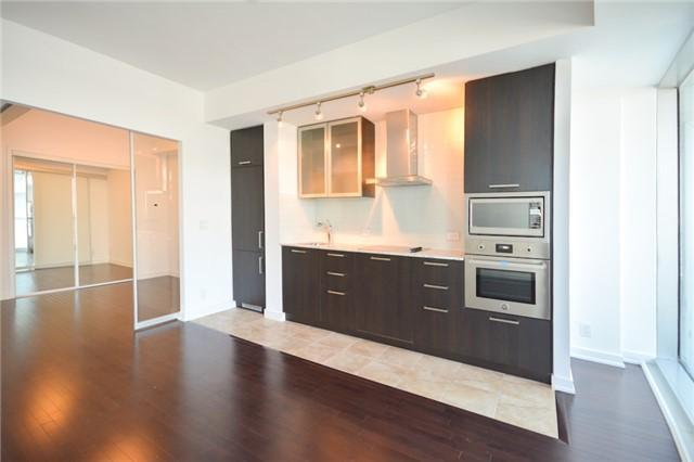 1001 - 14 York St, Condo with 3 bedrooms, 2 bathrooms and 1 parking in Toronto ON | Image 4