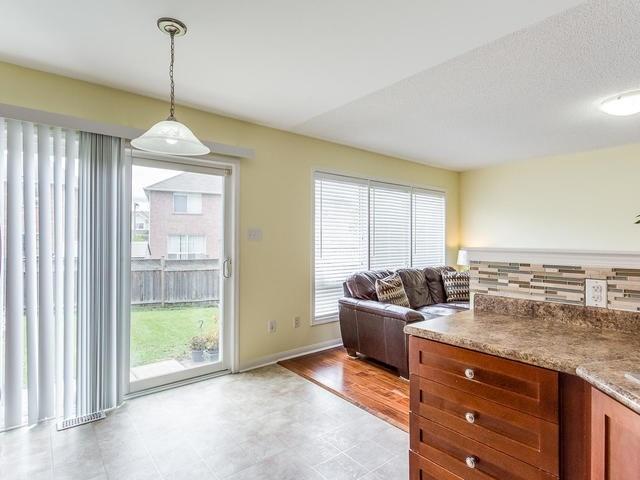 855 Mckay Cres, House attached with 3 bedrooms, 3 bathrooms and 1 parking in Milton ON | Image 10
