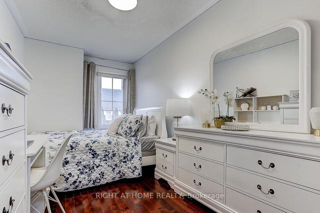 16 Pat Brooks Terr, Townhouse with 3 bedrooms, 4 bathrooms and 2 parking in Toronto ON | Image 11