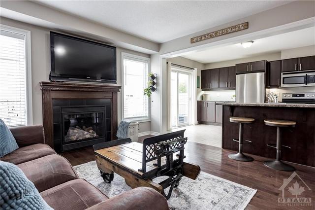 1803 Maple Grove Road, Townhouse with 3 bedrooms, 2 bathrooms and 3 parking in Ottawa ON | Image 8