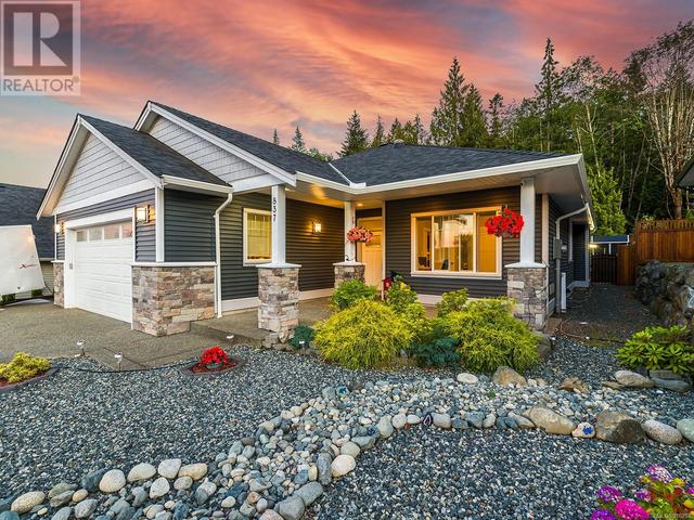 837 Stirling Dr, House detached with 3 bedrooms, 2 bathrooms and 3 parking in Ladysmith BC | Card Image