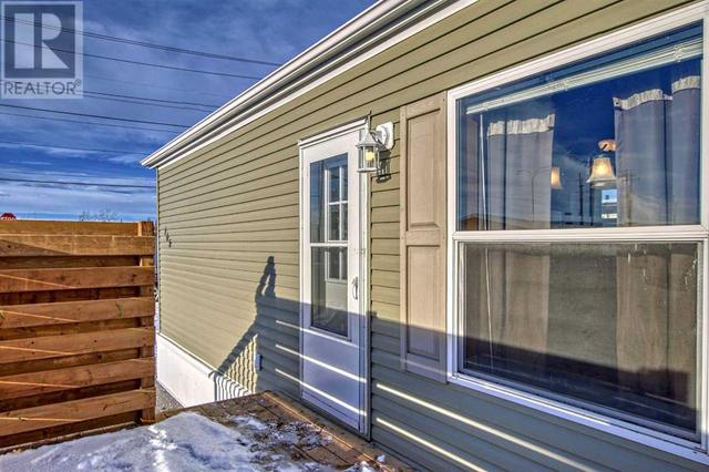 105, - 9090 24 Street Se, Home with 2 bedrooms, 1 bathrooms and 2 parking in Calgary AB | Image 4