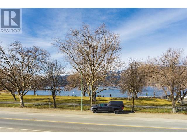 671 Ellis Street, House detached with 3 bedrooms, 3 bathrooms and 3 parking in Kelowna BC | Image 6