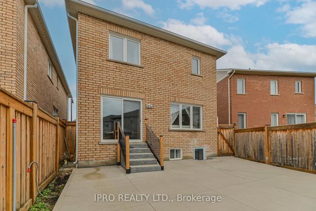 71 Stedford Cres, House detached with 4 bedrooms, 4 bathrooms and 5 parking in Brampton ON | Image 30